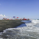 La spiaggia nera magnetica del Lido di Ostia - Roma