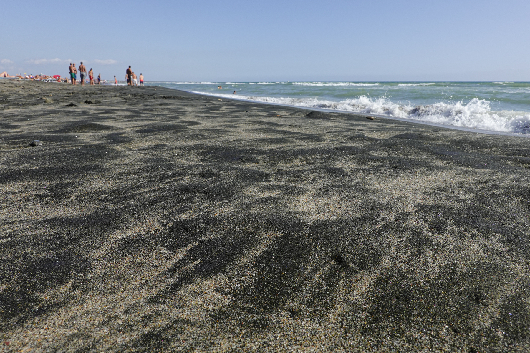 La spiaggia nera magnetica del Lido di Ostia - Roma